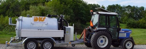 Lille prut med traktor